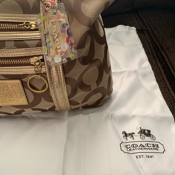 Coach Poppy - Picture 2 of 8